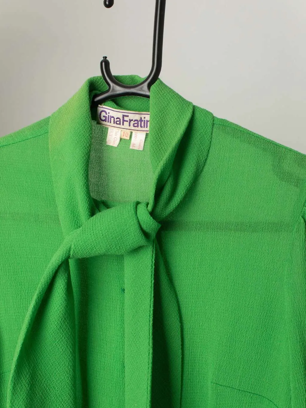 Vintage 70s Gina Fratini blouse with tie front collar in bright green – XXS